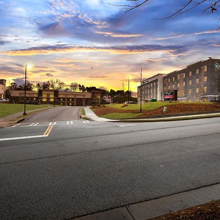 Everhome Suites Atlanta Нюнан Екстериор снимка